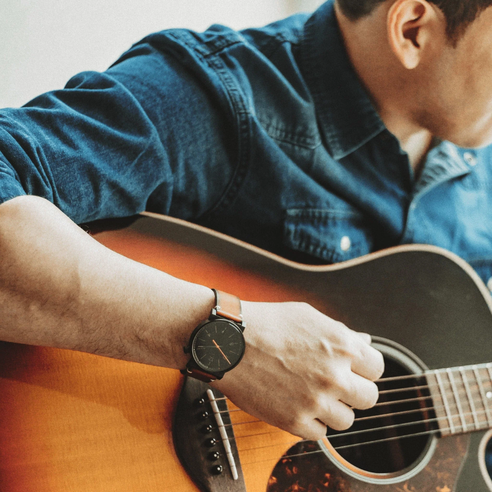THE GUITARIST - Image 6